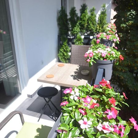 Dekart Apartment Ni Exterior foto