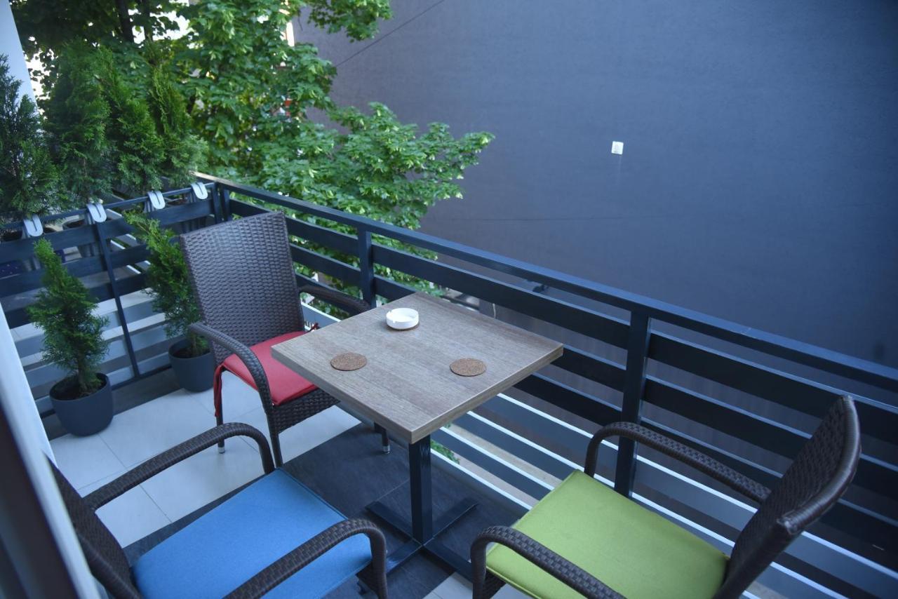 Dekart Apartment Ni Exterior foto