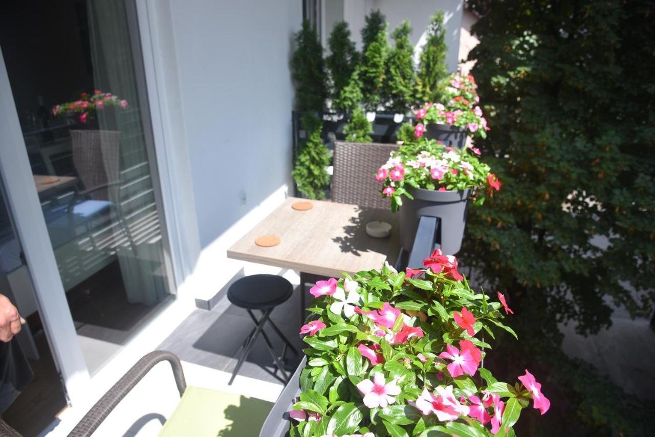 Dekart Apartment Ni Exterior foto
